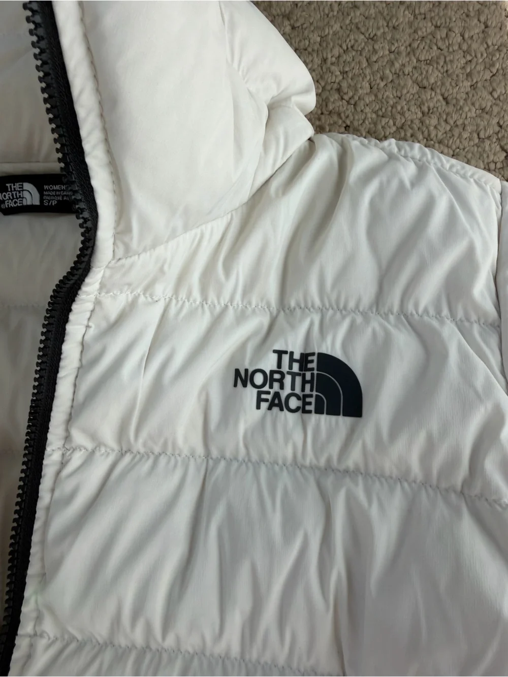 The North Face Women's White Quilted Puffer Jacket with Hood